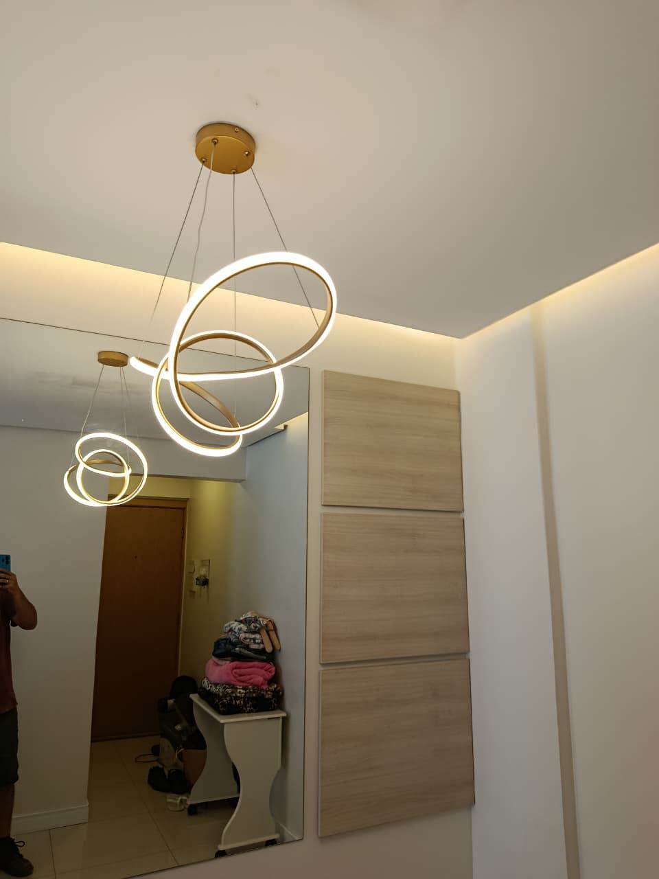 Pendente decorativo instalado no hall de entrada